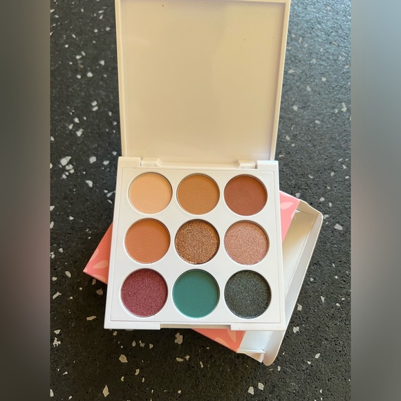 CHICA BEAUTY | FIESTA Palette - Mini 9-Shade Eyeshdow Palette - Picture 9 of 10